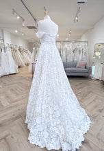 Load image into Gallery viewer, Azalea | Dream Bridal