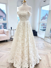 Load image into Gallery viewer, Azalea | Dream Bridal