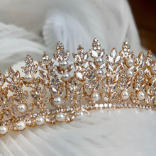 Load image into Gallery viewer, Amelia Tiara | dESIGN by Conception