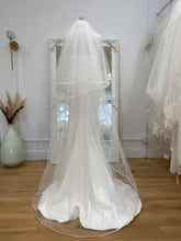 Load image into Gallery viewer, Satin Trim 2-Tier Veil