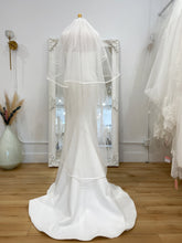 Load image into Gallery viewer, Satin Trim 2-Tier Veil