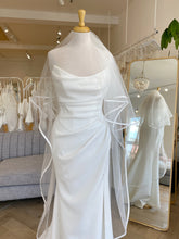 Load image into Gallery viewer, Satin Trim 2-Tier Veil