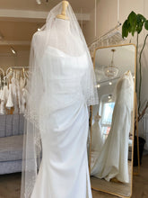 Load image into Gallery viewer, Blossom 2-Tier Veil