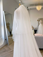 Load image into Gallery viewer, Peony Veil | Dreams Bridal