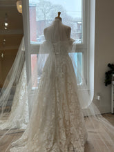 Load image into Gallery viewer, Simple Veil | Dream Bridal