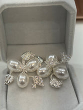 Load image into Gallery viewer, Pearl Flower Stud Earrings