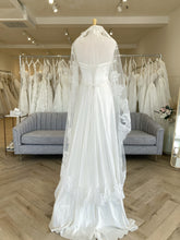 Load image into Gallery viewer, Crocus Veil | Dream Bridal