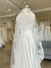 Load image into Gallery viewer, Crocus Veil | Dream Bridal