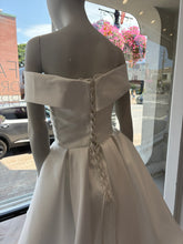 Load image into Gallery viewer, 02 Bridal Mini | Dream Bridal