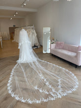 Load image into Gallery viewer, Magnolia Veil | Dreams Bridal