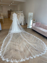 Load image into Gallery viewer, Bloomfeild Veil | Dreams Bridal