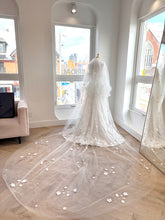 Load image into Gallery viewer, Flora Veil | Dream Bridal
