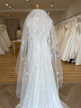 Load image into Gallery viewer, Meadow Veil | Dream Bridal