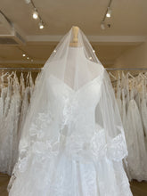 Load image into Gallery viewer, Rose Veil | Dream Bridal