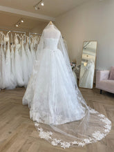 Load image into Gallery viewer, Rose Veil | Dream Bridal