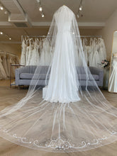 Load image into Gallery viewer, Forget-me-not Veil | Dream Bridal