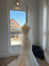 Load image into Gallery viewer, Classic Veil | Dream Bridal - Available different lengths