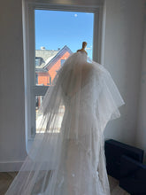 Load image into Gallery viewer, Traditional Veil | Dream Bridal - Available different lengths