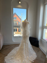 Load image into Gallery viewer, Traditional Veil | Dream Bridal - Available different lengths