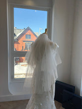 Load image into Gallery viewer, Traditional Veil | Dream Bridal - Available different lengths