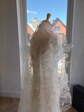 Load image into Gallery viewer, Hydrangea Veil | Dream Bridal