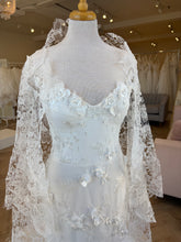 Load image into Gallery viewer, Hydrangea Veil | Dream Bridal