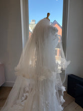 Load image into Gallery viewer, Willow Veil | Dream Bridal
