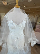 Load image into Gallery viewer, Willow Veil | Dream Bridal
