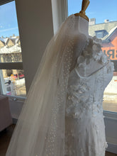 Load image into Gallery viewer, Blossom Veil | Dream Bridal - Available in different lengths