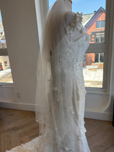 Load image into Gallery viewer, Blossom Veil | Dream Bridal - Available in different lengths