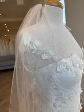 Load image into Gallery viewer, Blossom Veil | Dream Bridal - Available in different lengths