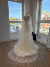 Load image into Gallery viewer, Briar Veil | Dream Bridal