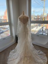 Load image into Gallery viewer, Gardenia Veil | Dream Bridal