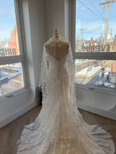 Load image into Gallery viewer, Gardenia Veil | Dream Bridal