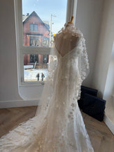 Load image into Gallery viewer, Gardenia Veil | Dream Bridal
