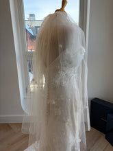 Load image into Gallery viewer, Bluebell Veil | Dream Bridal