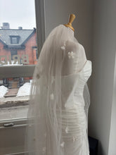 Load image into Gallery viewer, Meadow Veil | Dream Bridal
