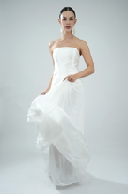 Load image into Gallery viewer, Poeny | Dream Bridal