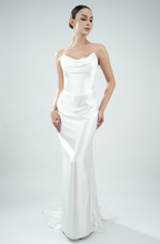 Load image into Gallery viewer, Iris | Dream Bridal