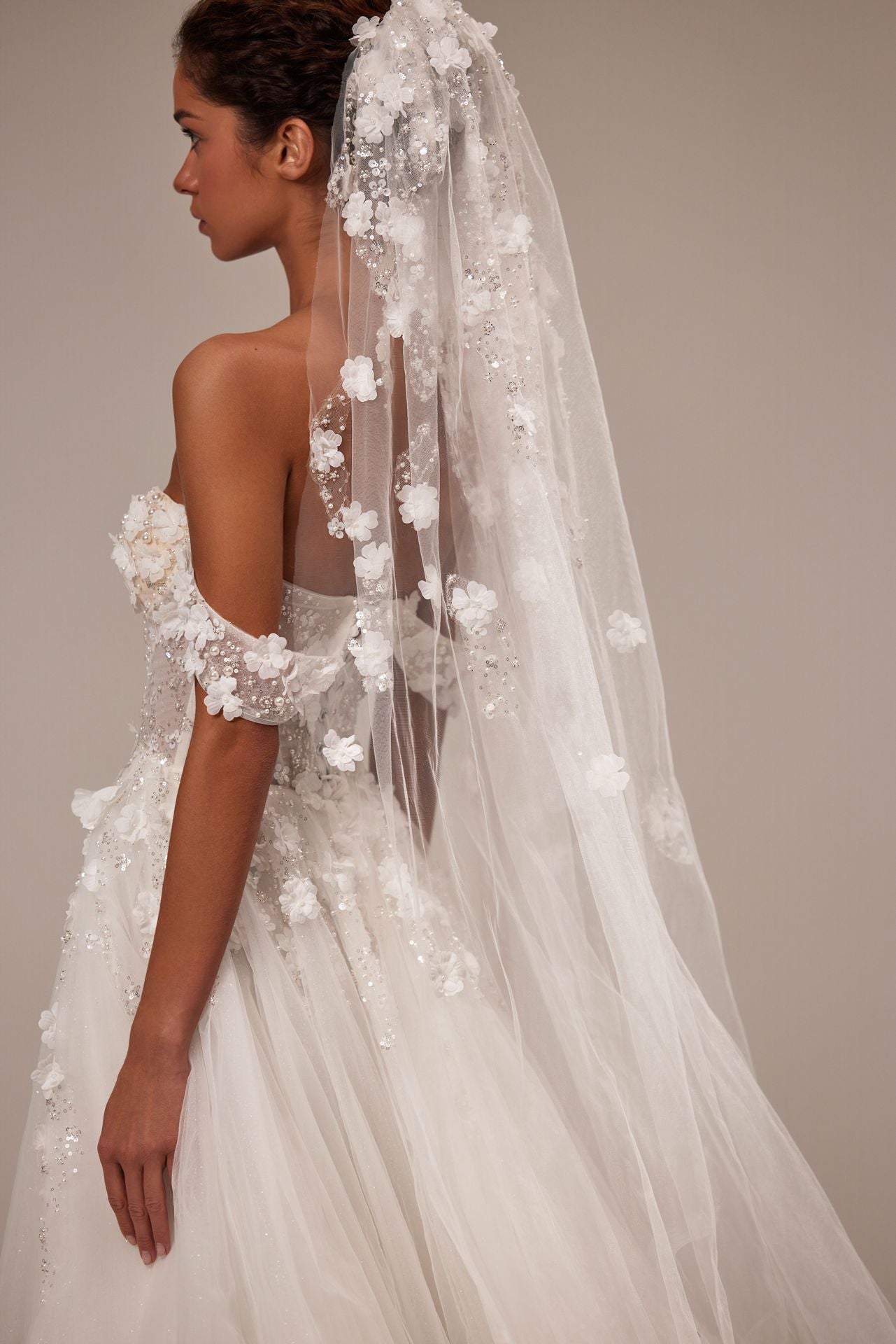 Apollonia Veil  | Milla Nova