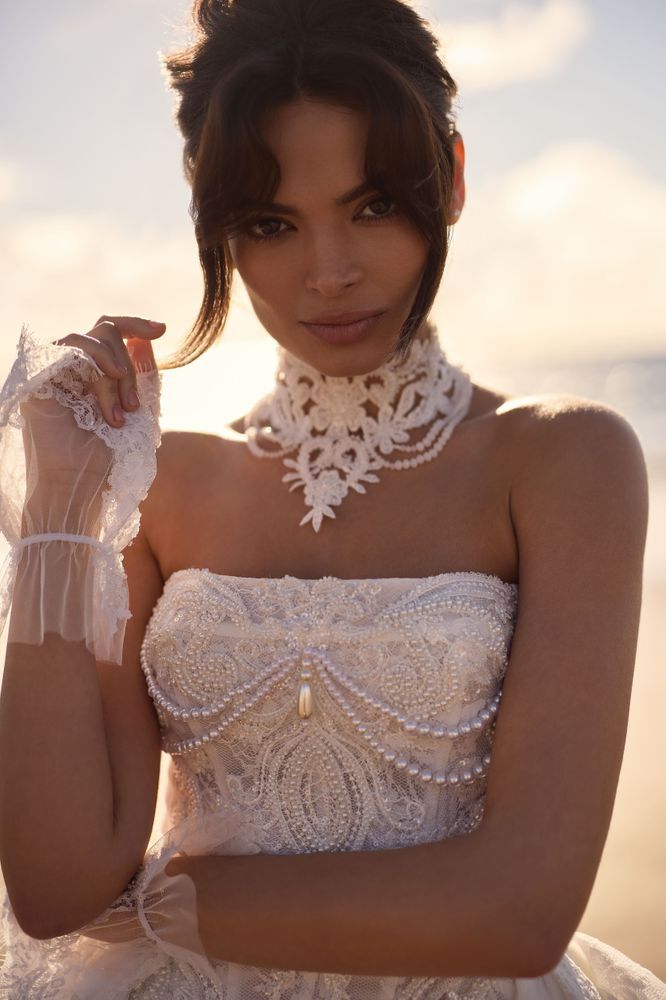 Monica cuffs | Milla Nova