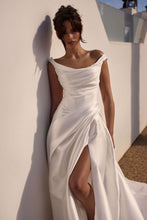 Load image into Gallery viewer, Glimpse | Milla Nova