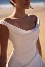 Load image into Gallery viewer, Glimpse | Milla Nova