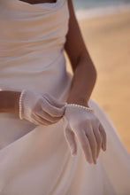 Load image into Gallery viewer, Glimpse | Milla Nova